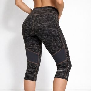 Athleta Mesh Chatarunga Cropped Athletic Leggings Gray Black
